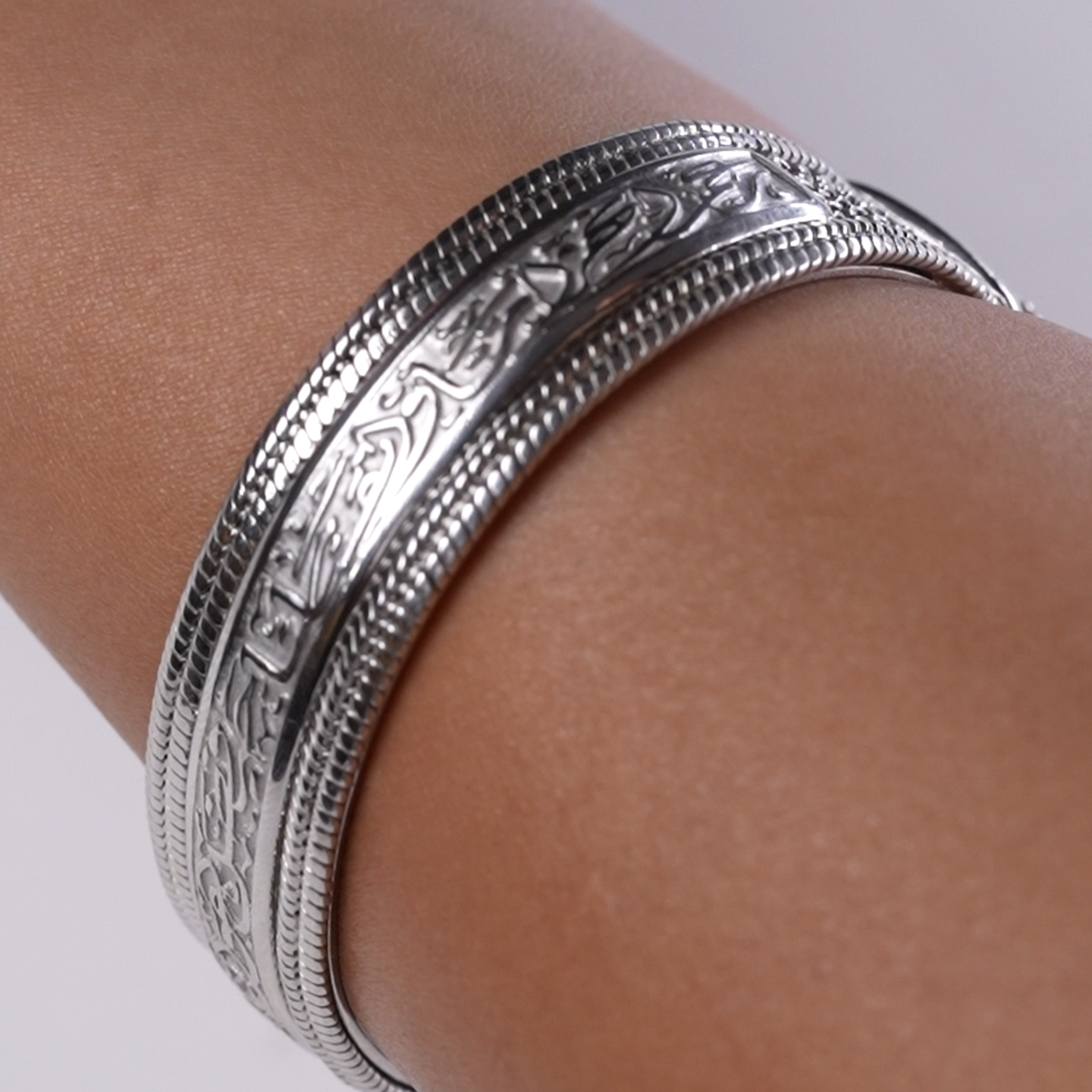 Zeena Bold Cuff