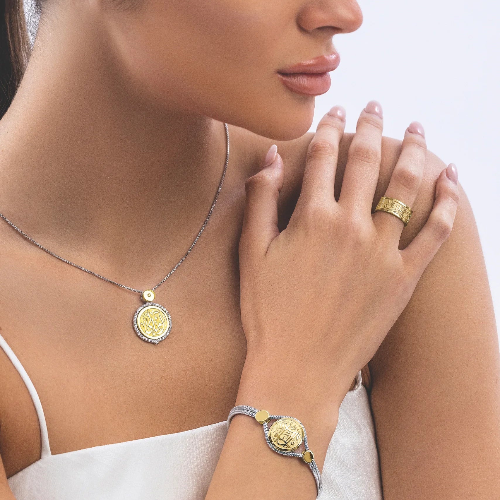 Zeena Rolling Pendant - One Side Gold